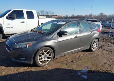 2015 Ford Focus Se z USA, uszkodzony, nr VIN 1FADP3K28FL299988